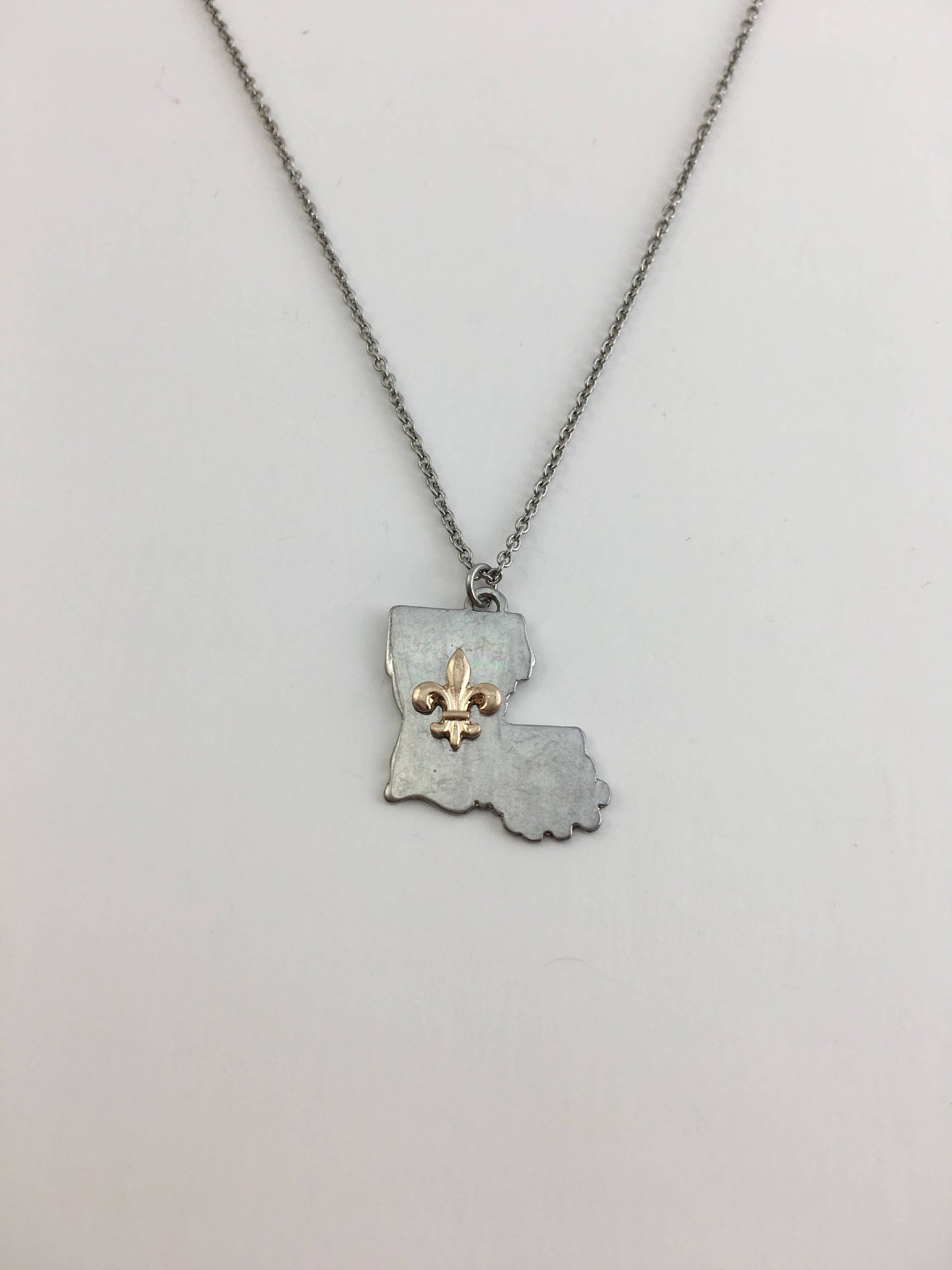 Louisiana state necklace w/fleur de Lis