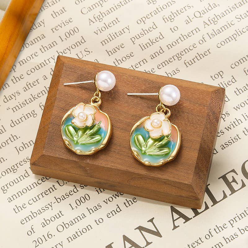Elegant Flower Earrings Vintage Style Pearl Detail