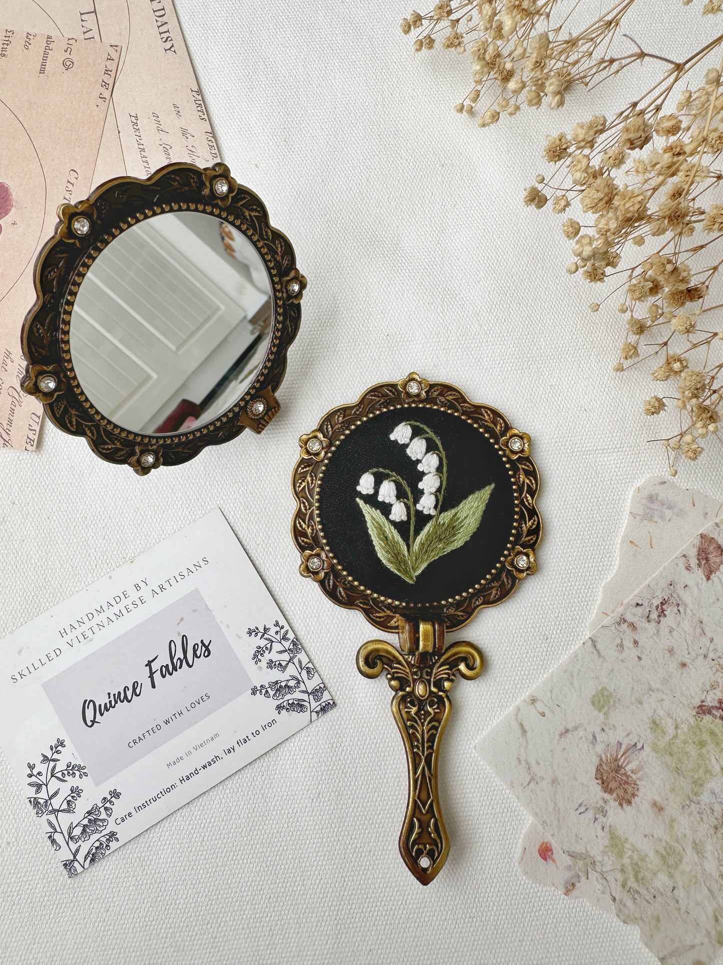 Floral Embroidered Round Folding Mirror, Collection Aura✅
