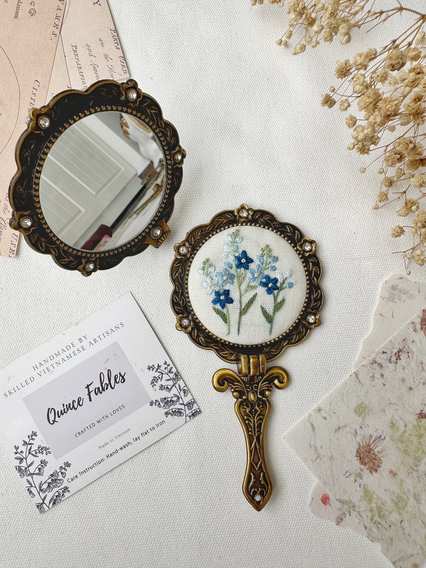 Floral Embroidered Round Folding Mirror, Collection Aura✅