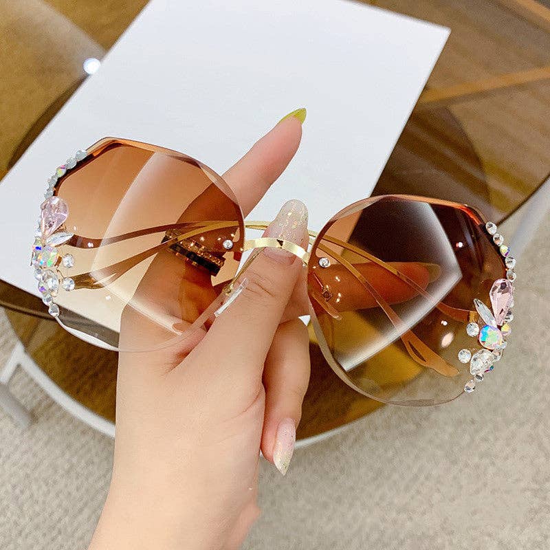 Trendy Oval Frame Sunglasses with UV Protection