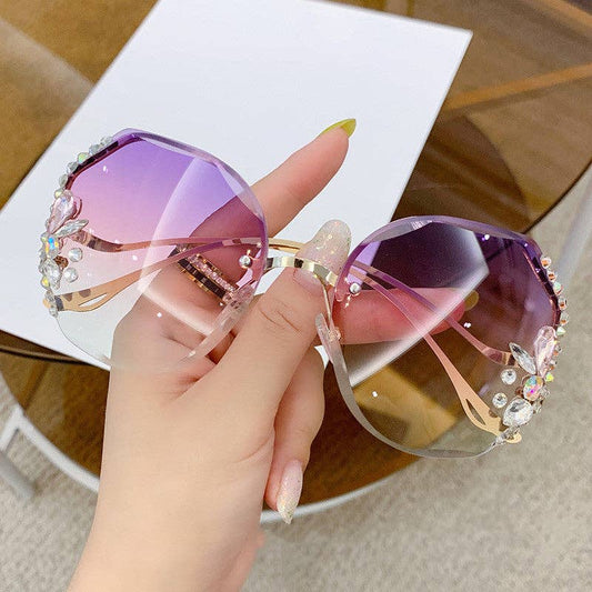 Trendy Oval Frame Sunglasses with UV Protection